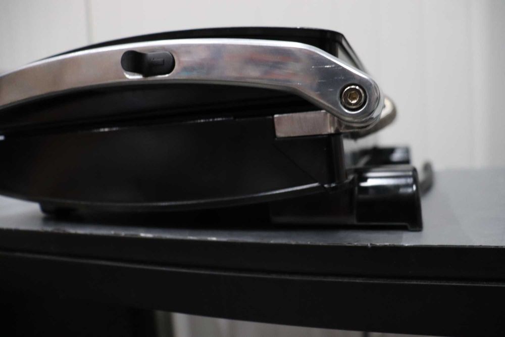 Електрически грил BEHOMEизработен от чугун, , 1800W, с лек ДЕФЕКТ