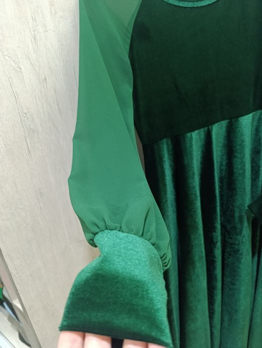 Платья на выход очень красивый фасон. Салидно аристократичный