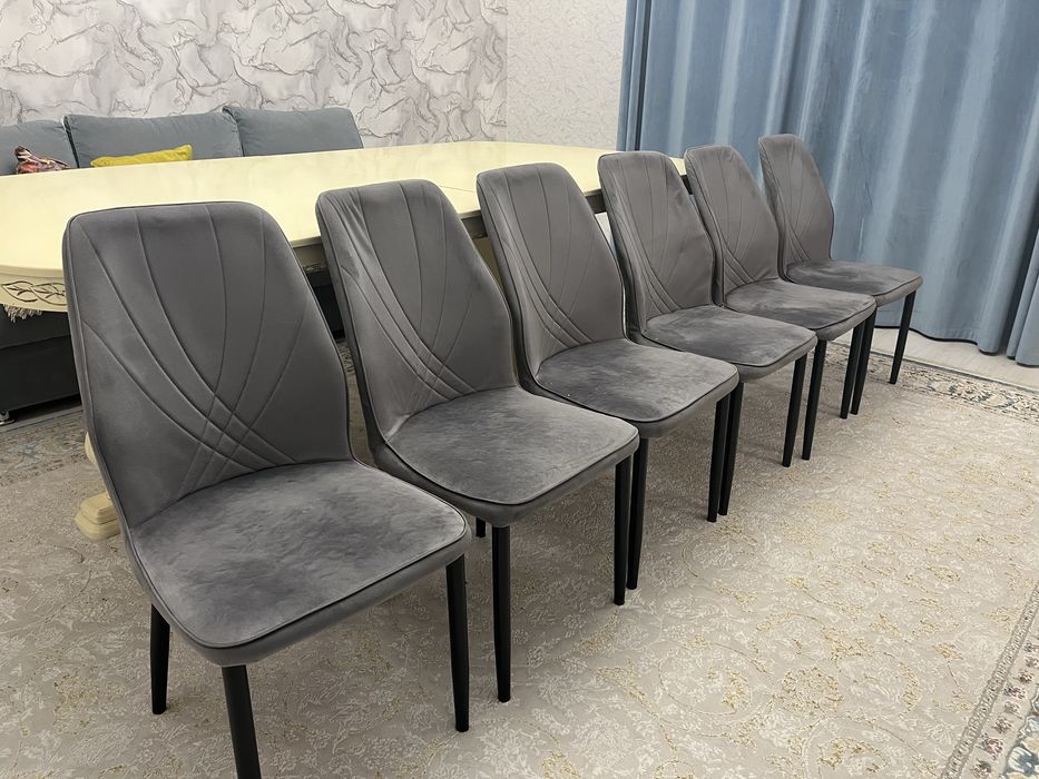 Стол со стульями