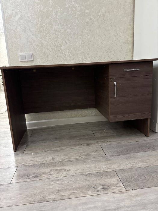 Офисная мебель стол