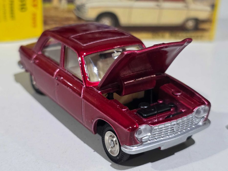 Macheta Auto Colectie 1/43 Dinky Toys Reeditie Atlas Peugeot 204