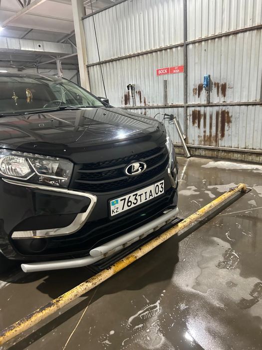 машина LADA XRAY