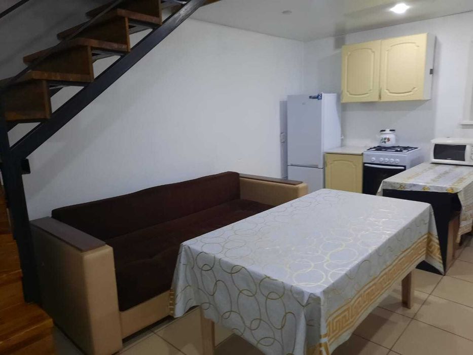 2-х этажный небольшой коттедж  недалеко от центра