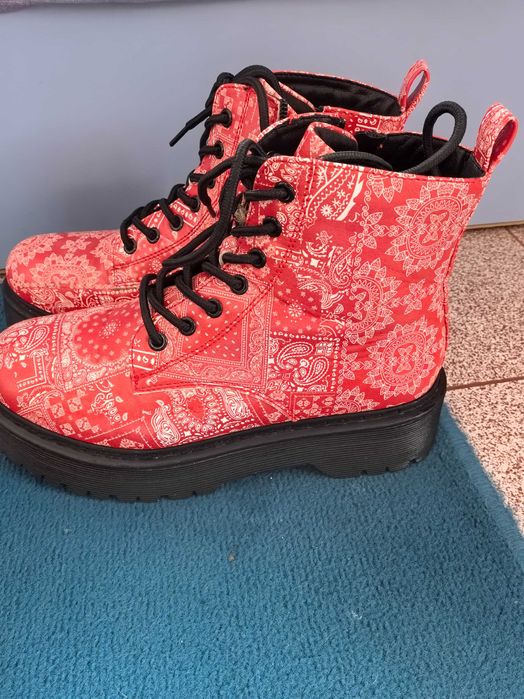 Червени боти размер 39