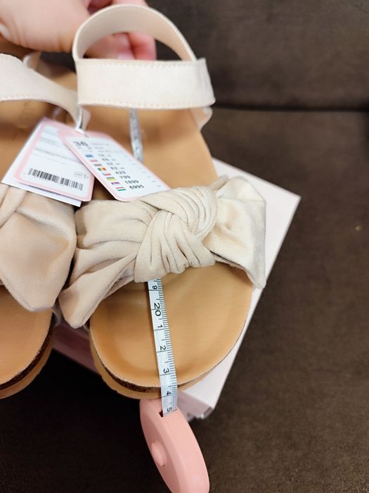 Нови сандали за момиче