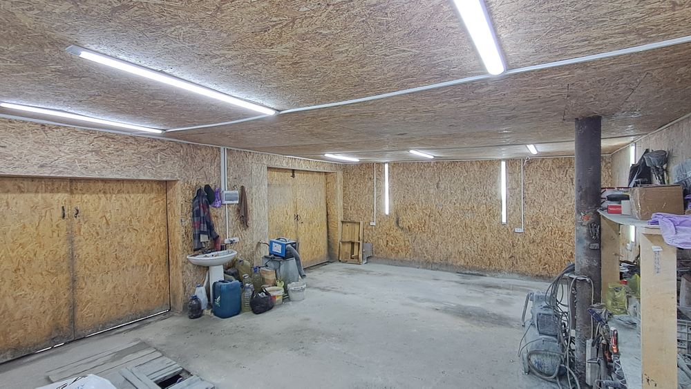 Қатар тұрған 2 гараж сатамын.