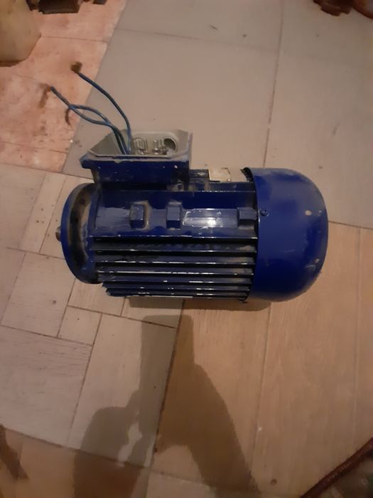 Продам электродвигатели