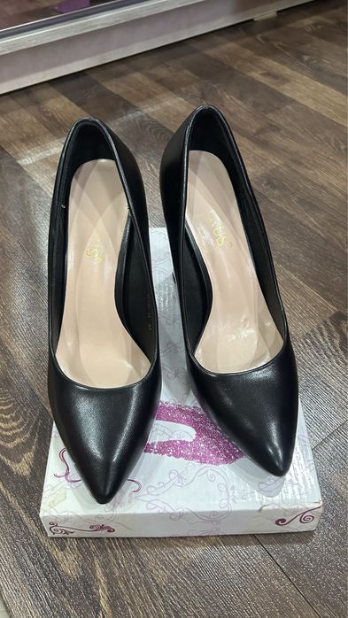 Продам туфли новые