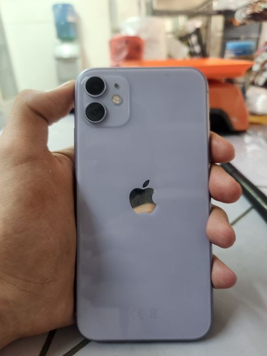 Продам iPhone 11 64 ГБ