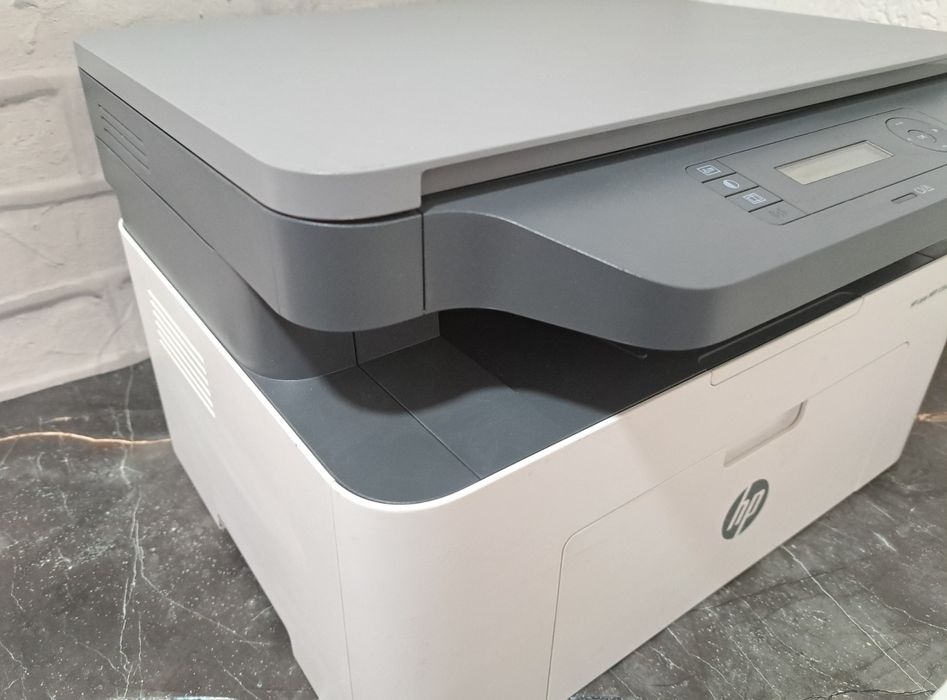 Продам МФУ принтер HP Laser MFP 135wr