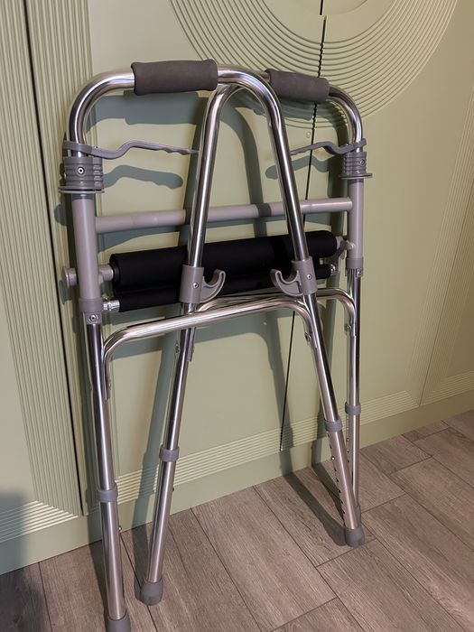 Ходунки со складным стульчиком