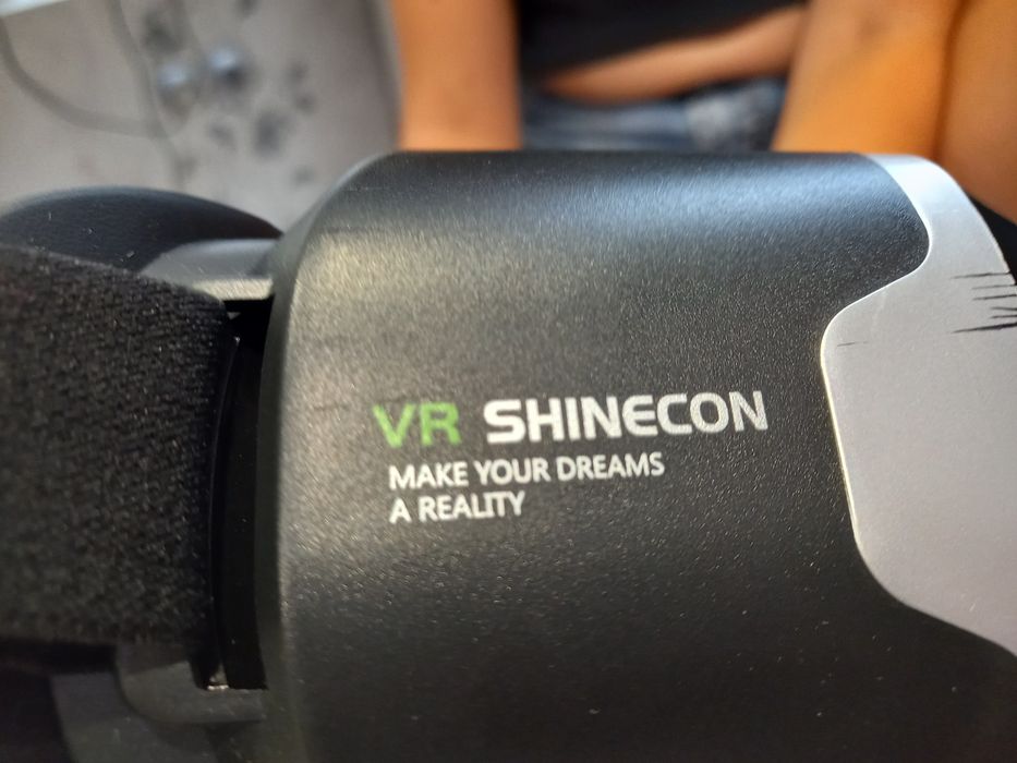 Слушалки и VR очила