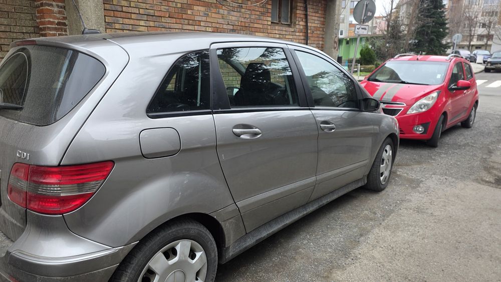 Мерцедес В класа 180