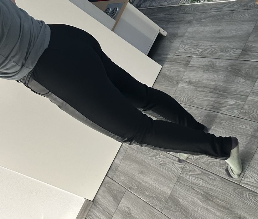 Pantaloni de piele noi