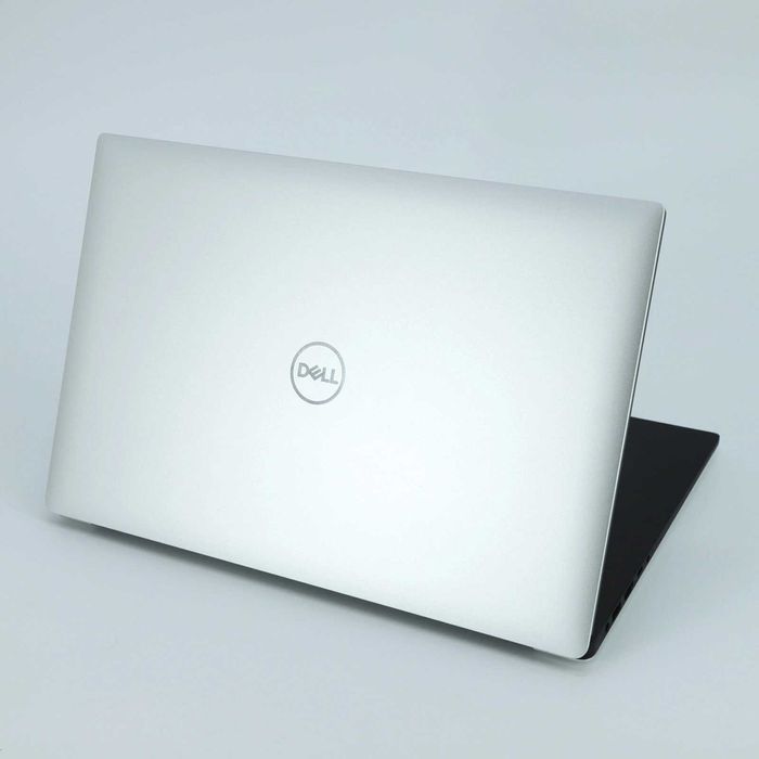 Лаптоп Dell 5540 i7-9750H 32GB 1TB T1000 4K Touch ГАРАНЦИЯ