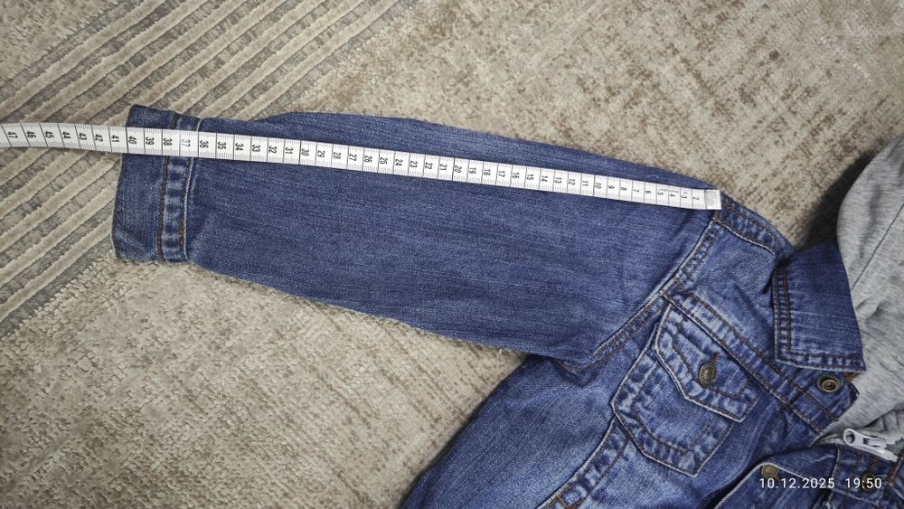 Джинсовая куртка 2в1 UC of Benetton, на мальчика 7-8 лет