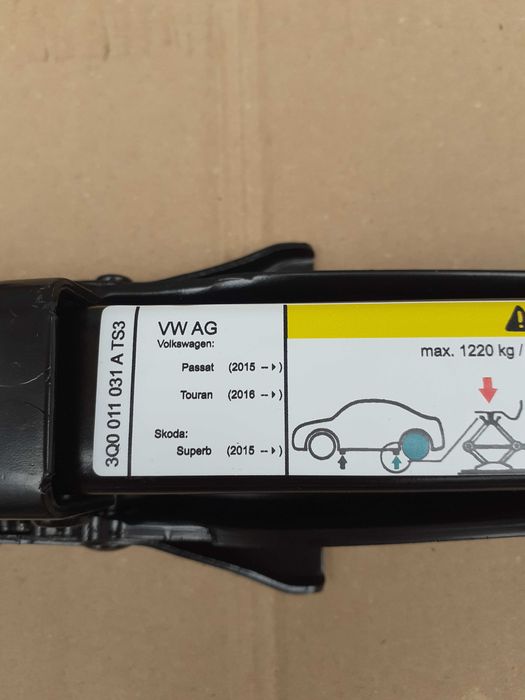 Cric,cheie de roti VW Passat B8, Touran, Golf, SKODA Superb, Octavia