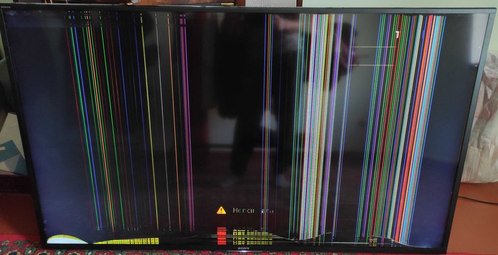 Телевизор Sony Bravia 3D (на запчасти) повреждён экран