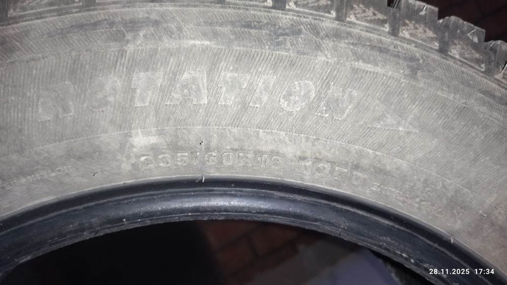 Зимняя с шипами шина