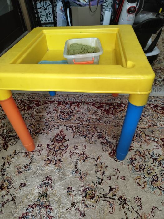 Стол пластиковый