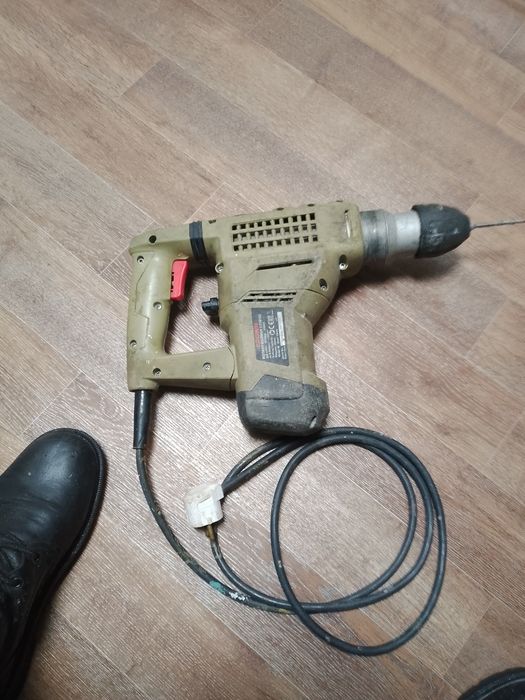 Продам Перфоратор1500 в