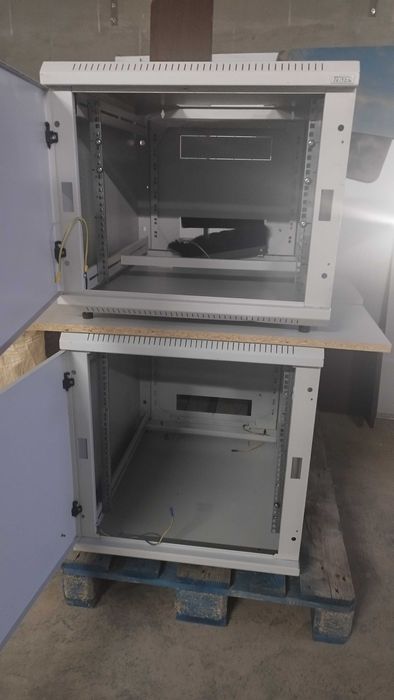 Комуникационен шкаф - сървърен шкаф - рак шкаф 12U Triton.