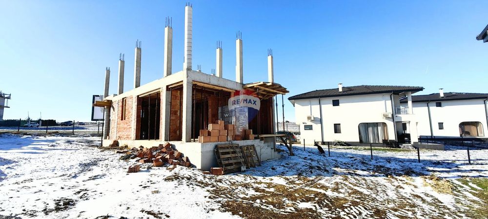 Фамилна двуетажна къща за продажба, с.Кичево, обл.Варна, ЙГ