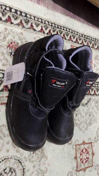 Продам производственные ботинки