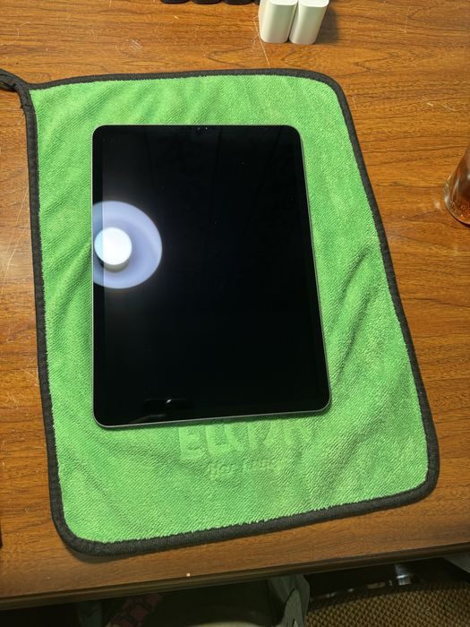 Ipad pro 11   64 gb wifi keyboard