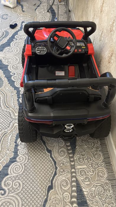 Машина детская красная