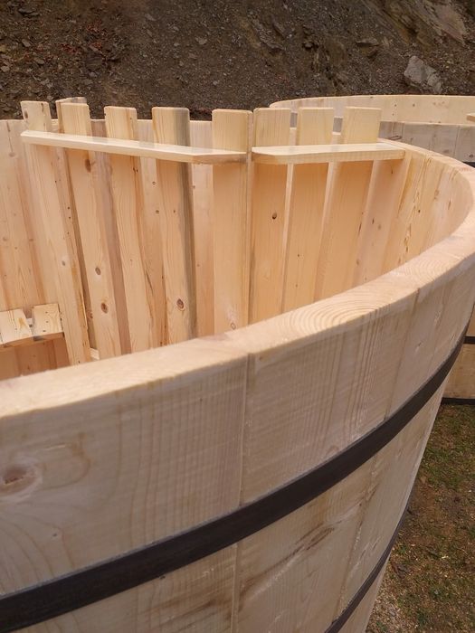 Ciubar din lemn de vanzare, hot tub, baie (6-8 persoane)