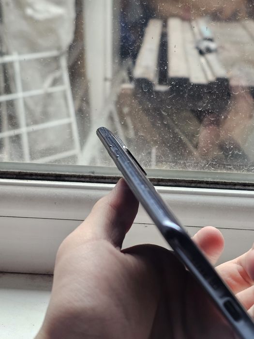 Продается samsung galaxy a71+чехол в подарок