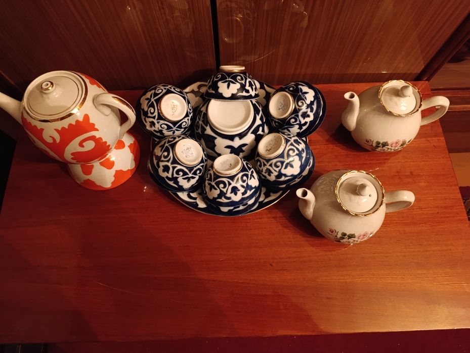 Чайники,касушка,пиалушки.