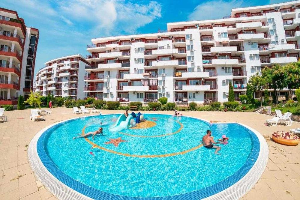 Просторен двустаен апартамент на първа линия море, к-с „Fort Noks Marina“