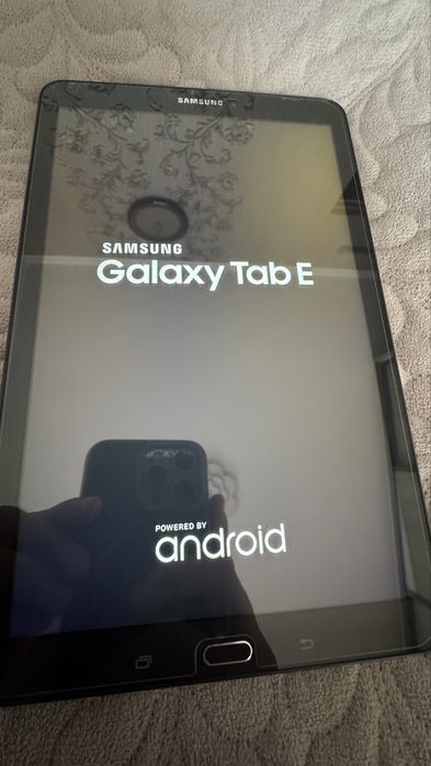 Продам срочно Планшет