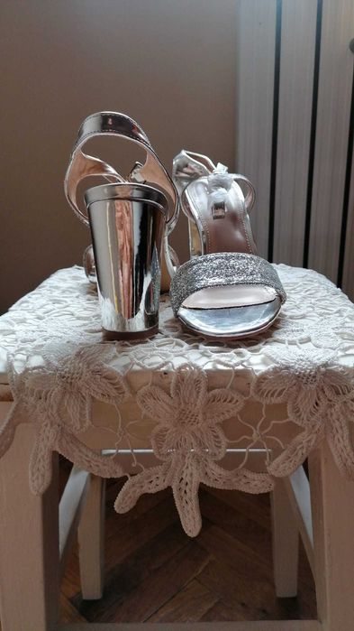 Sandale argintii noi