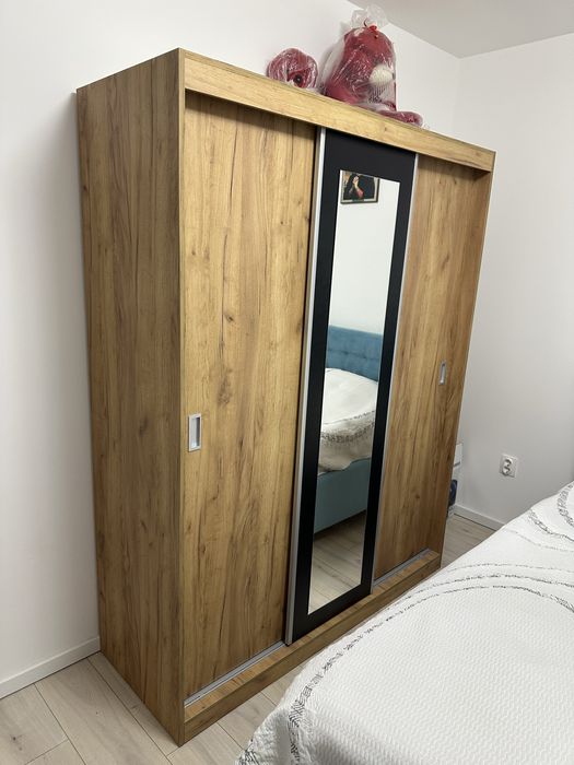 Dulap haine 3 usi, ca nou