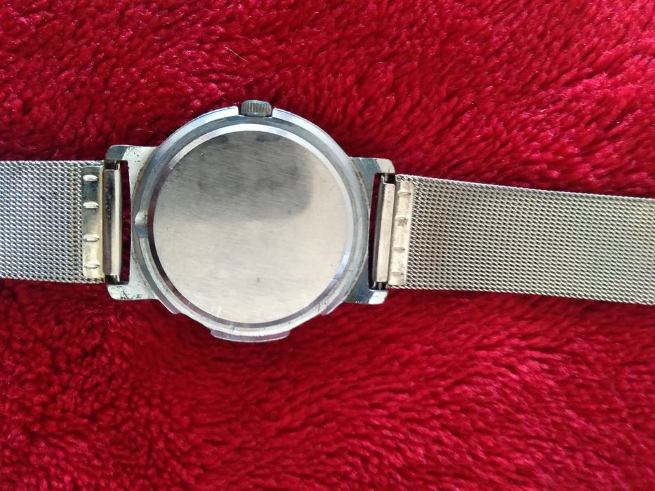 Соат сотилади заря