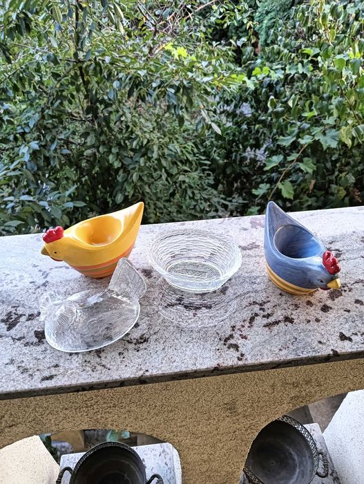 suporti pt oua si o gainusa pentru sare