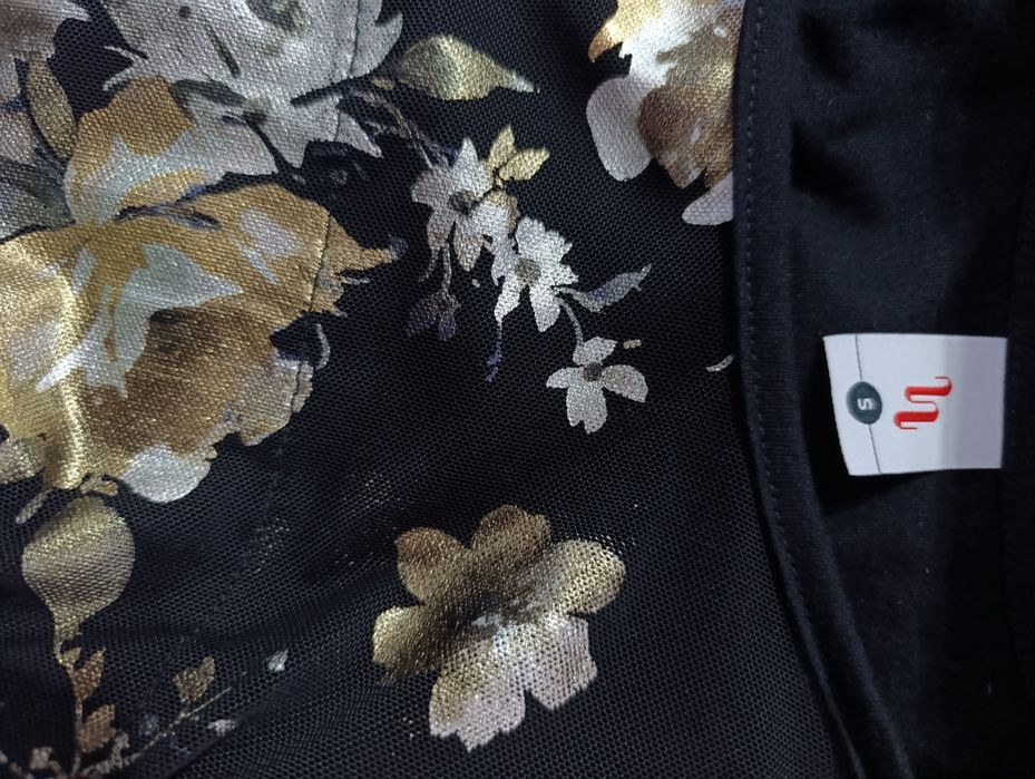 Rochie elegantă neagră cu flori