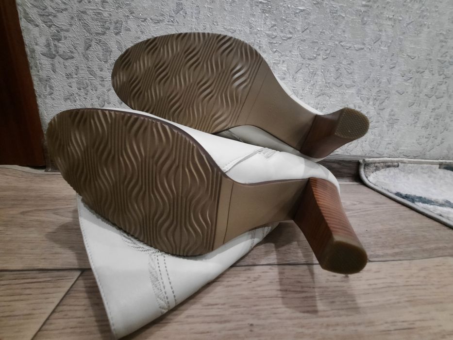 Продам женские сапоги