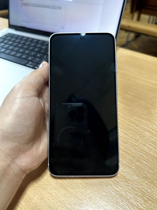 Samsung Galaxy A56 5G 8/256 GB Lightgray (och kulrang) yangidek