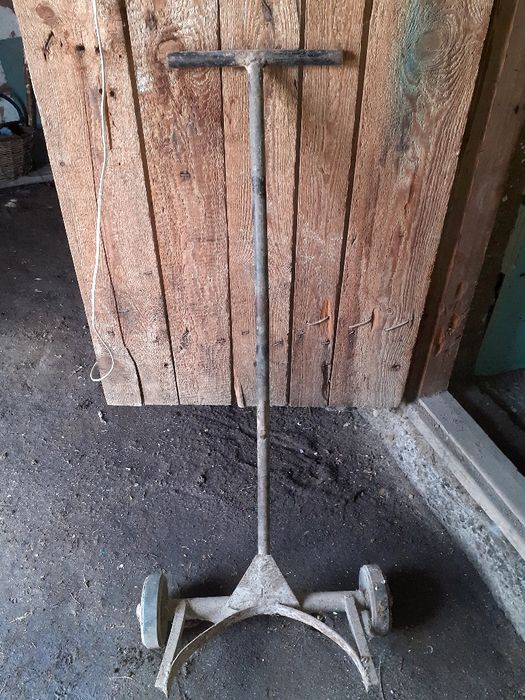 Тележка  для  перевозки  фляги  с водой