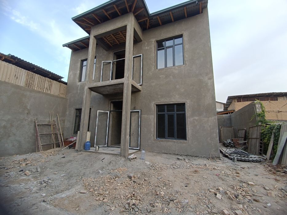 Уй сотилади 4 сотих, 2 этаж, 7 та хонали, 3 та санузел бор!!!