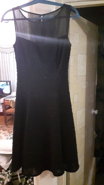 Красивое нарядное платье фирменное.