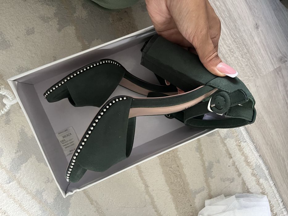 Симпатичные босоножки