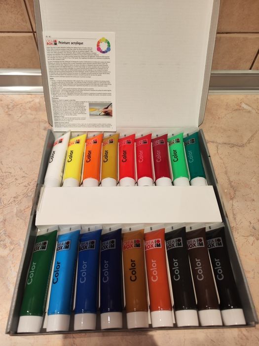 Комплект  акрилни бои, четки и палитри