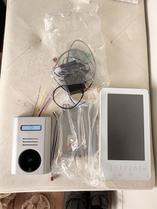 Video interfon cu deschidere poarta/ usa din buton