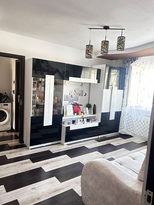 Vand apartament 8 martie