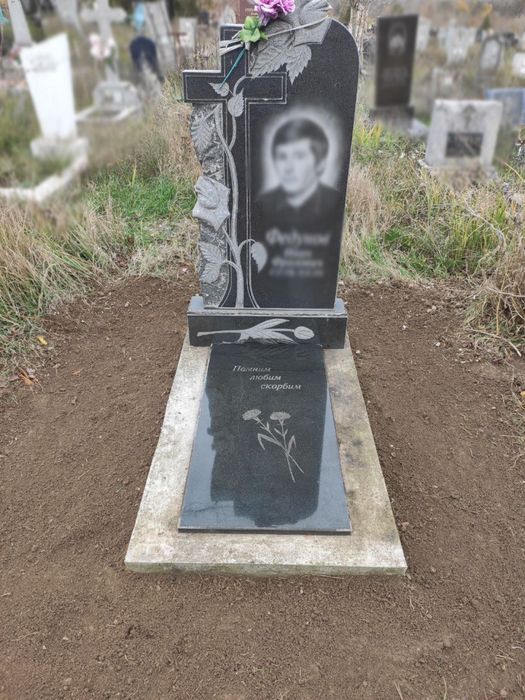 Выполним уход за могилой вместо вас.